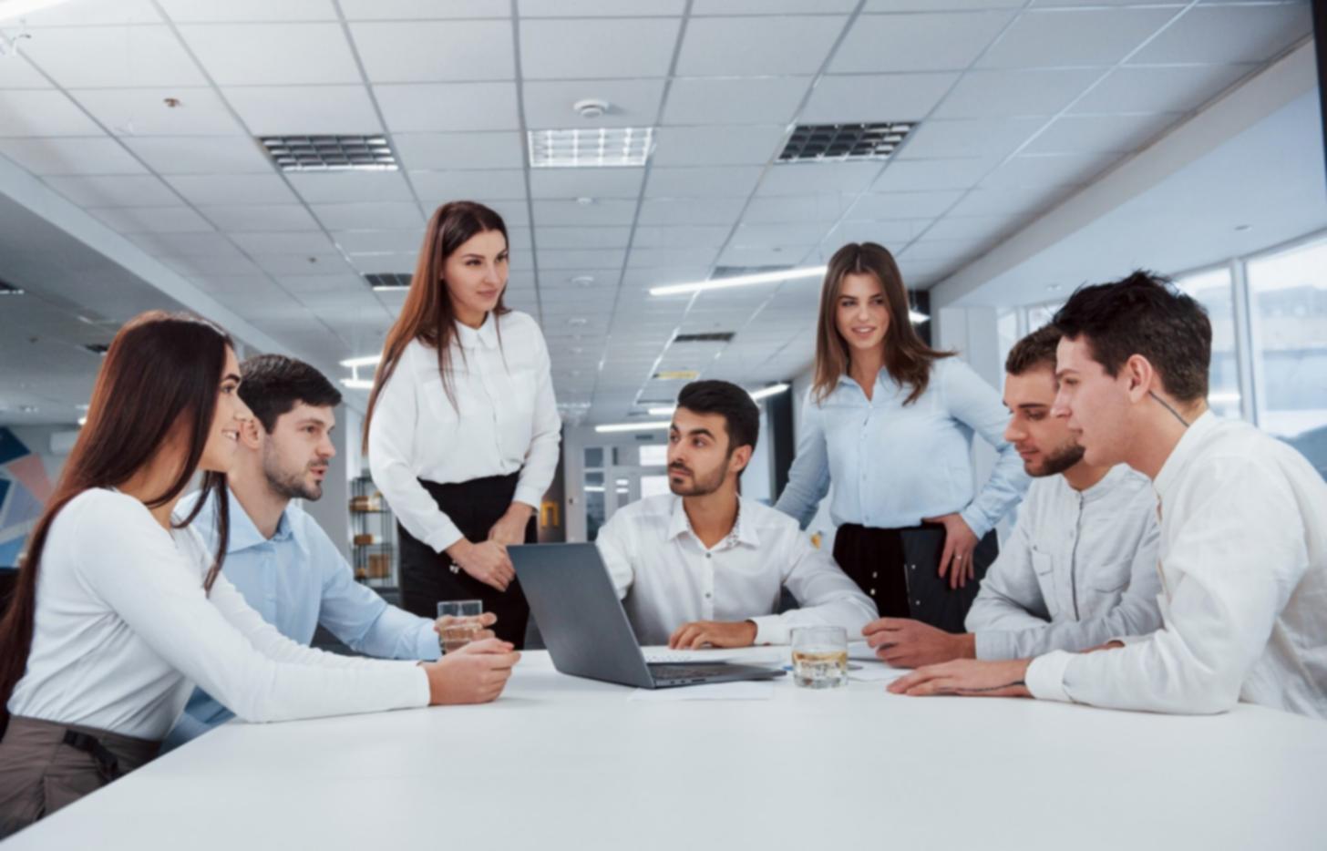 Teilnehmer bei einer Finanz-Workshop-Session